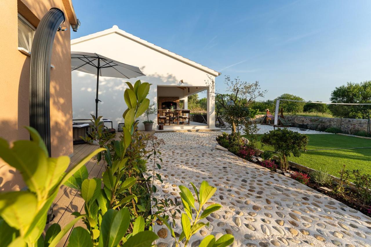 Holiday Home - Villa Thorak Anic ภายนอก รูปภาพ