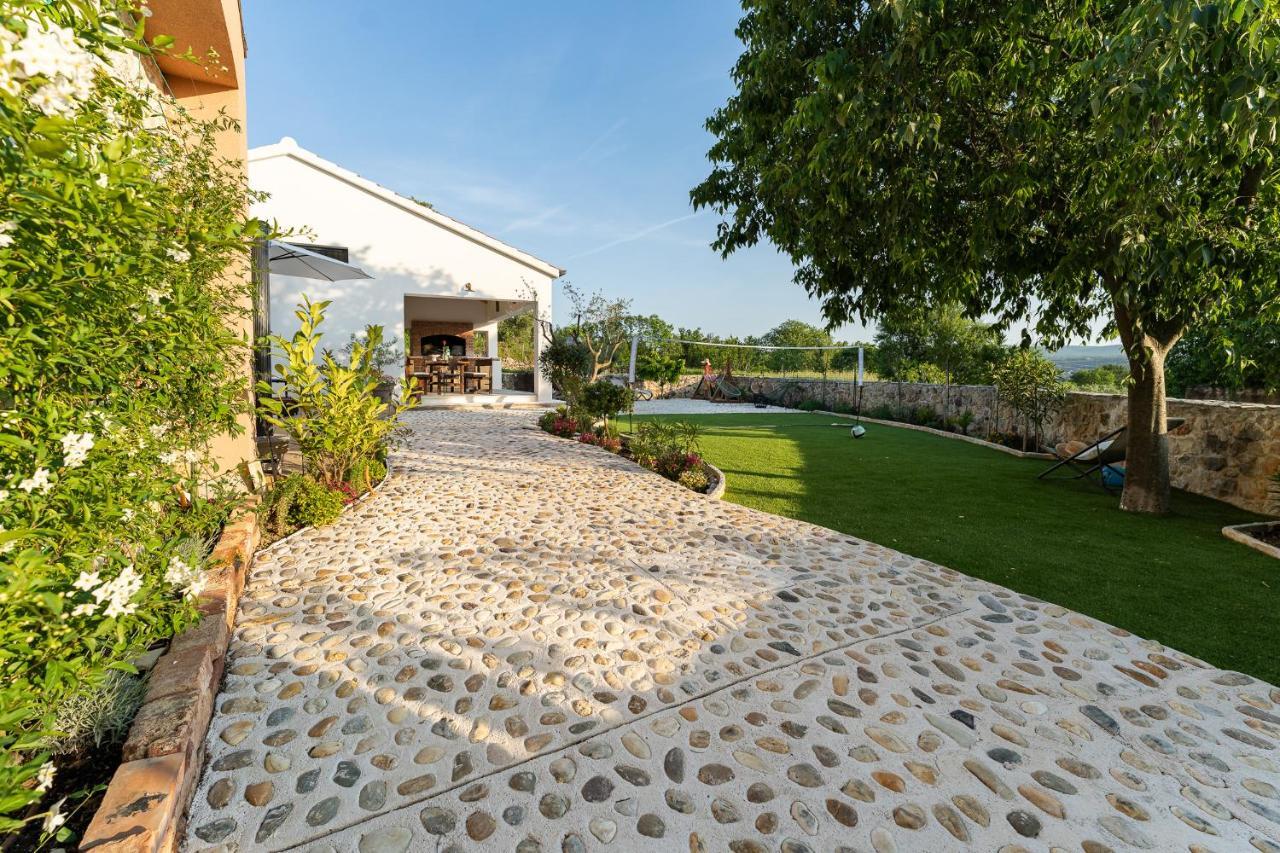 Holiday Home - Villa Thorak Anic ภายนอก รูปภาพ
